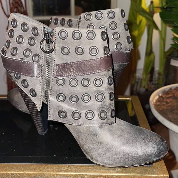 Ash Shoes | Ash Iona Grommet-Embellished Leather Ankle Boots - Picture 3 of 6